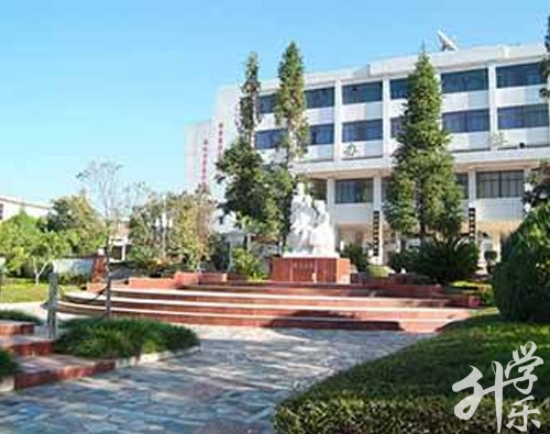 天津市河北區房產公司技工學校