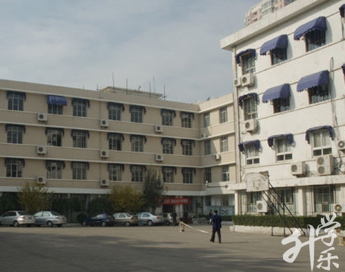 天津市新華職工大學附屬職業學校